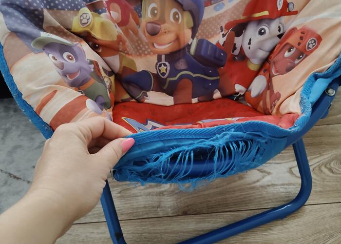 Grajewo ogłoszenia: Fotel psi patrol, składany, rozerwany przod, który trzeba zszyć....